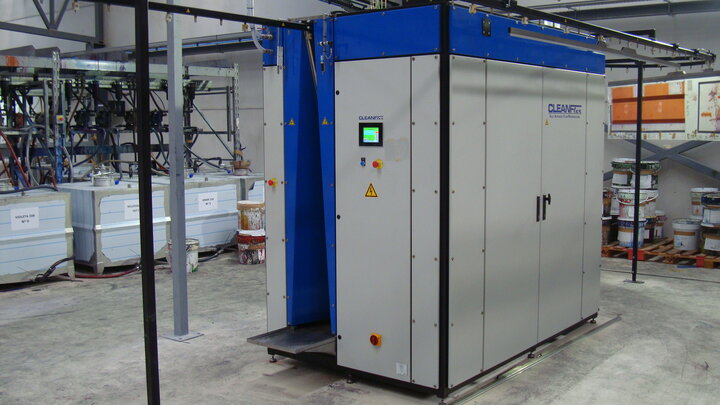 End view of a CleanFlex automatic washing machine for printing plates and stereos