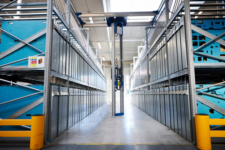manual double rack storage for flatbed dies with t-crane between the racks