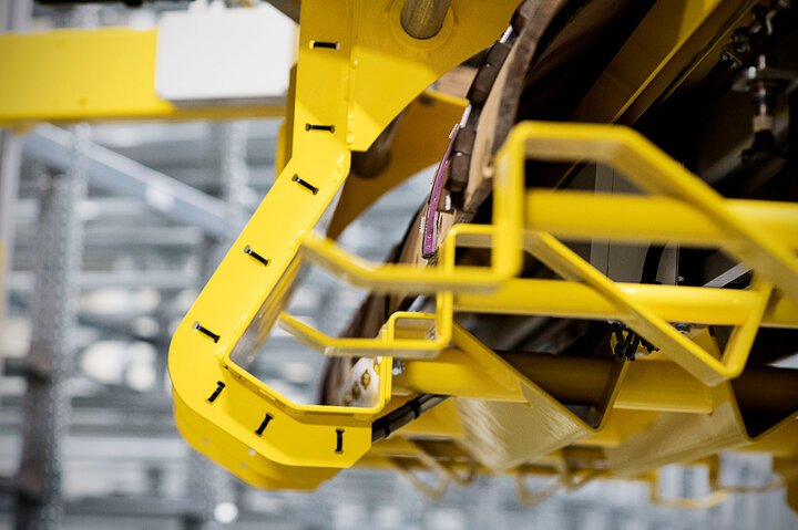 close up of full-automatic rotary die crane gripper 