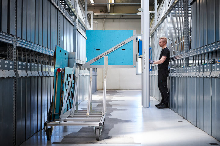 manual double rack storage for flatbed dies controlled by a bcm operator 