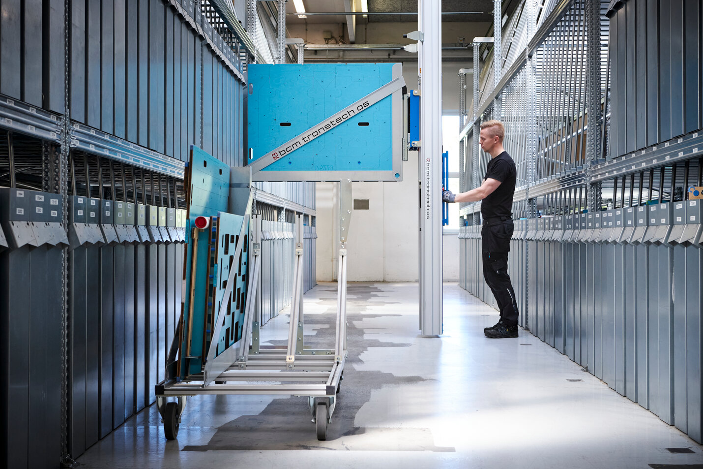 manual double rack storage for flatbed dies controlled by a bcm operator 